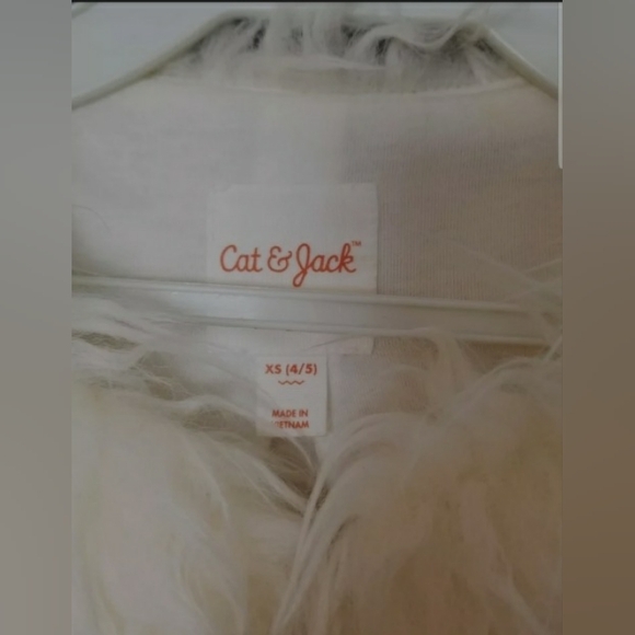 Cat And Jack IVORY FAUX fur Coat Jacket Girl 4 / 5 - Picture 4 of 4